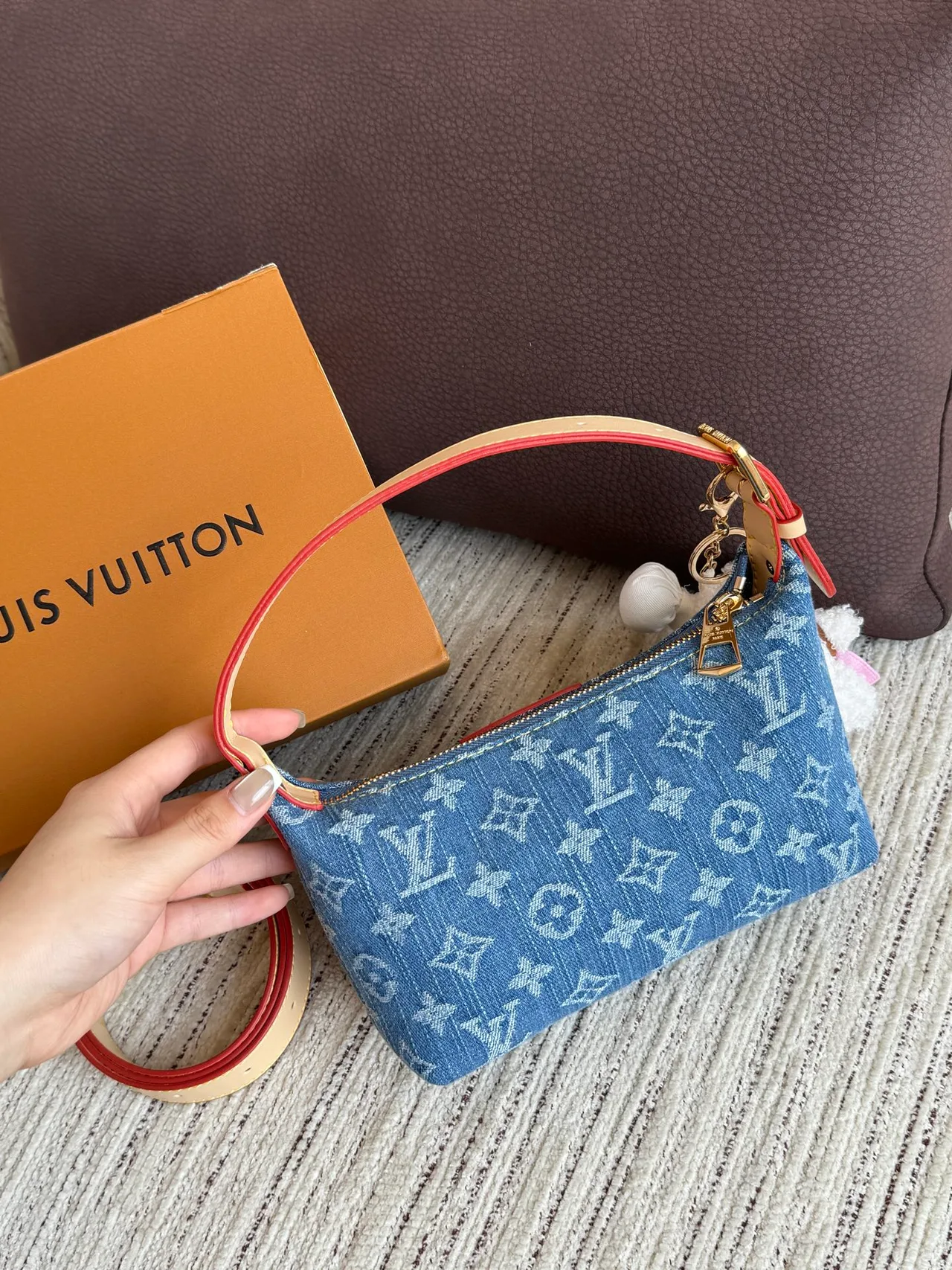 Louis Vuitton Hobo Bag in Blue · view 3