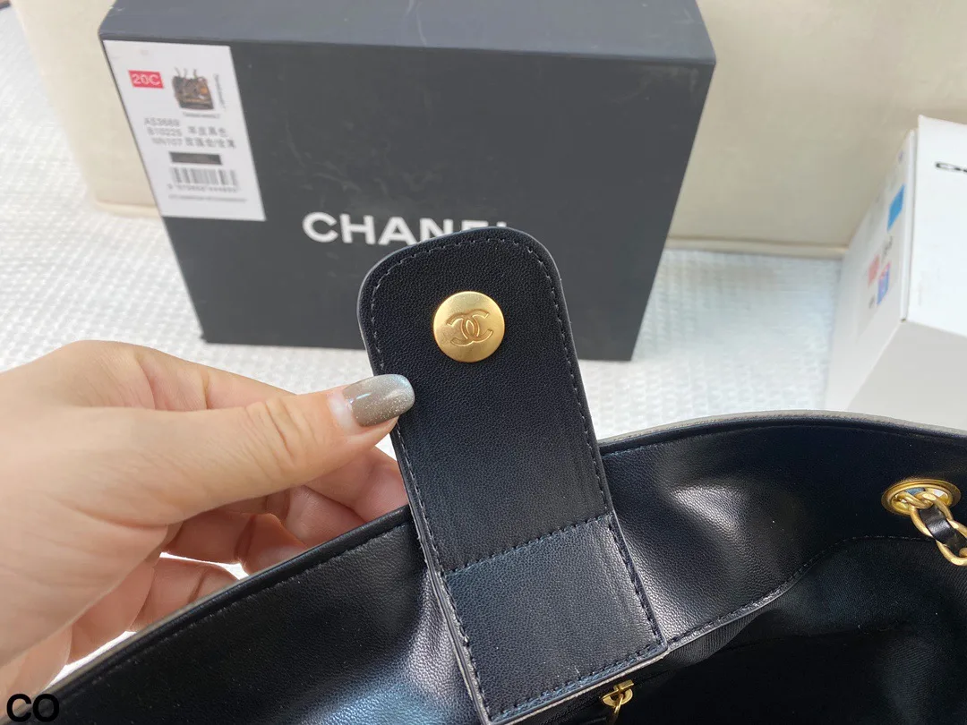 Chanel Cowhide Suede Shoulder Bag in Grey · view 8