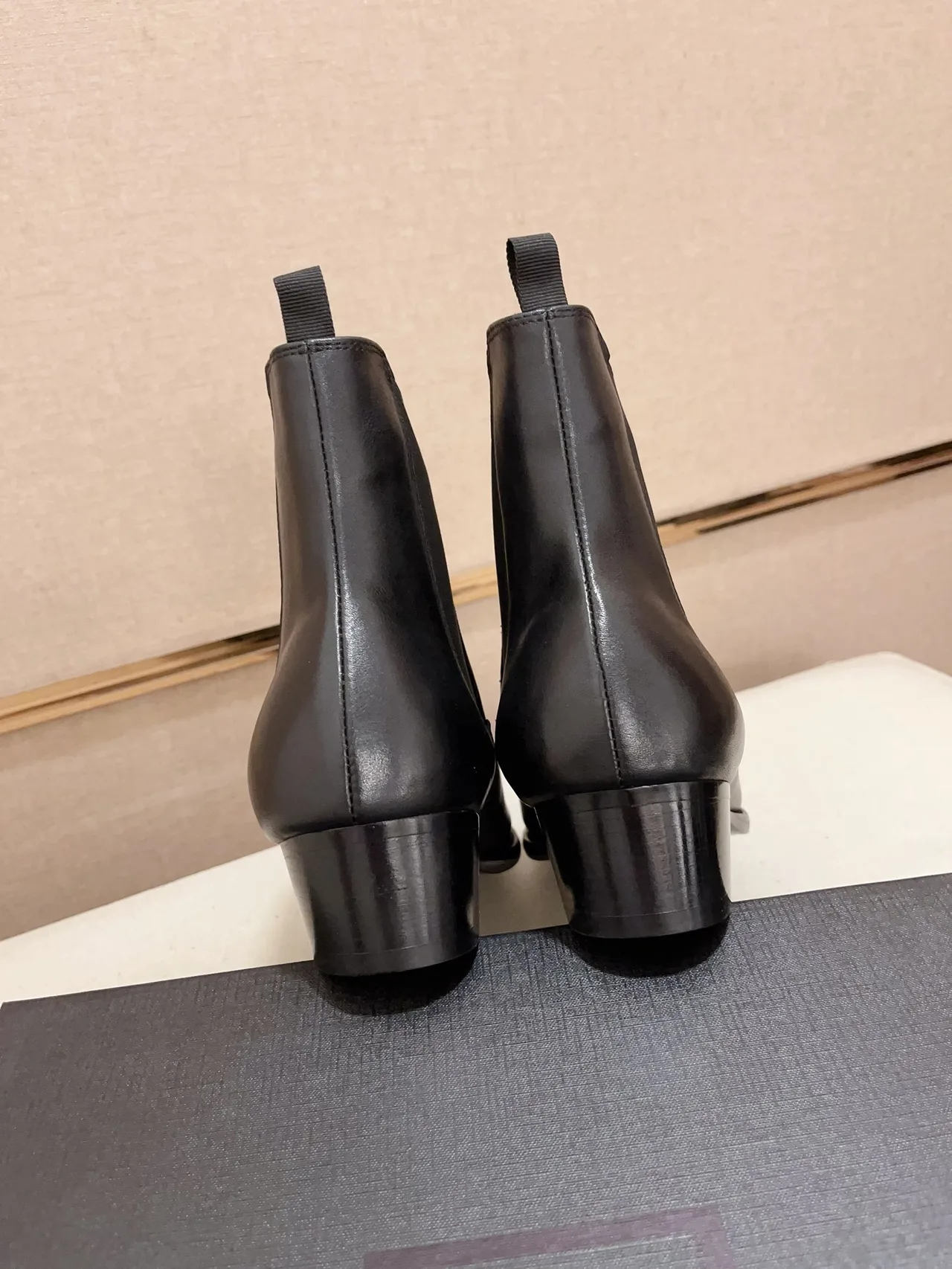 Saint Laurent Cowhide Glossy Pointed-Toe Chelsea Boots in Black · view 8