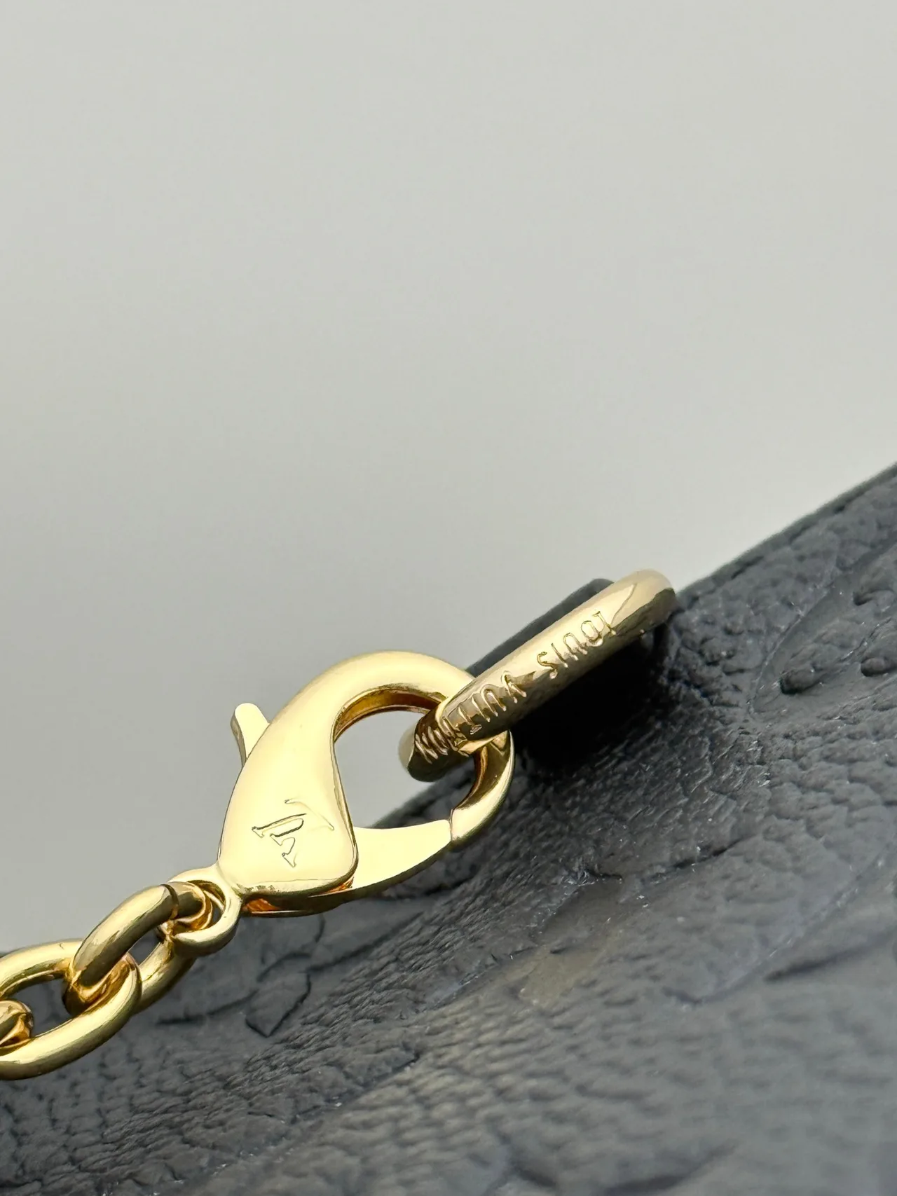 Louis Vuitton Leather Hobo Bag in Black · view 7