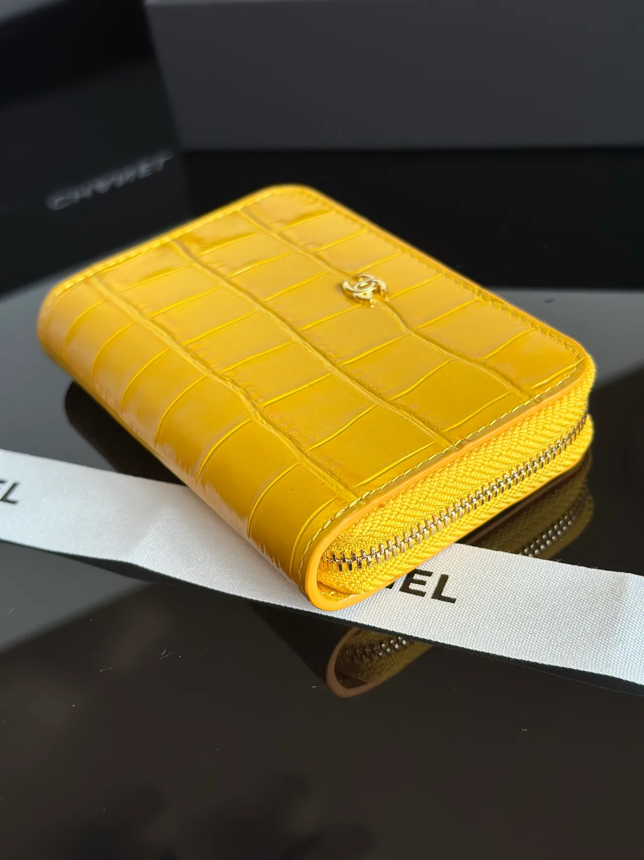 Chanel Glossy Wallet in Yellow · view 4