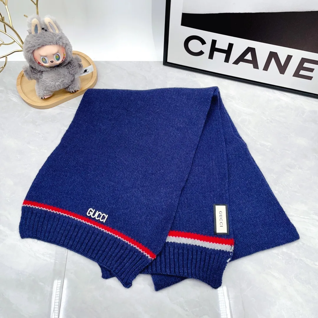 Gucci Wool Striped Embroidered Logo knit hat scarf and gloves set in Blue · view 3