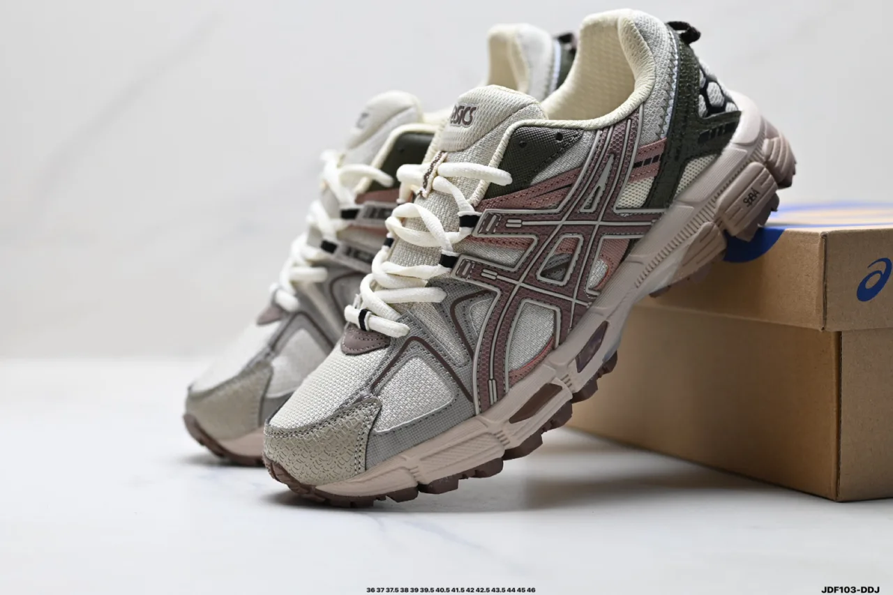 ASICS Sneakers in Grey · view 6