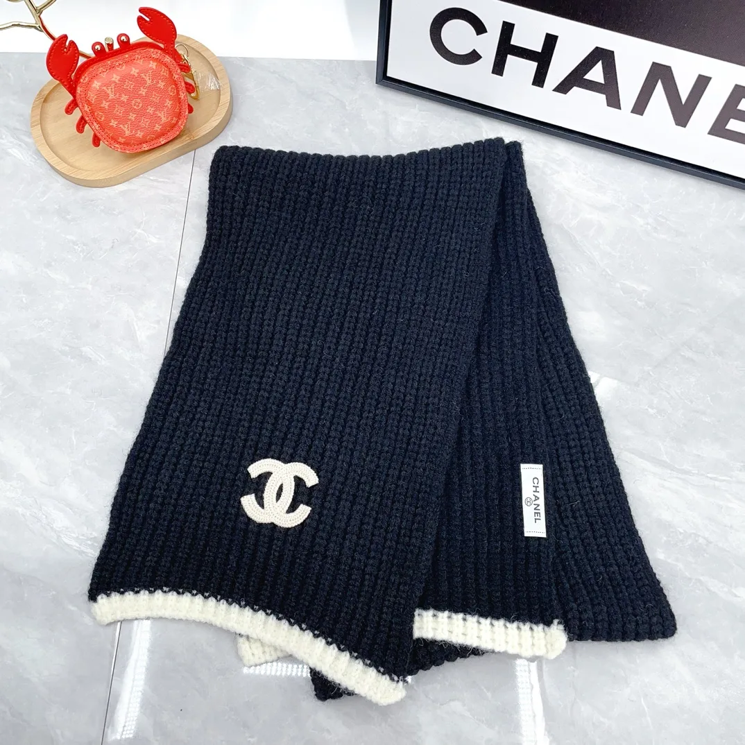 Chanel Beanie, Scarf and Gloves Set in Black · view 4