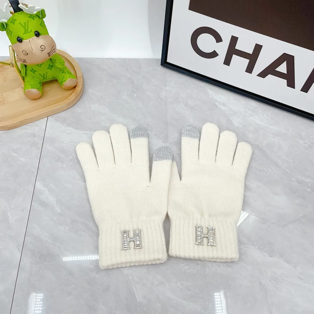 Hermes Wool Ribbed Hat Scarf and Gloves Set in White · view 5
