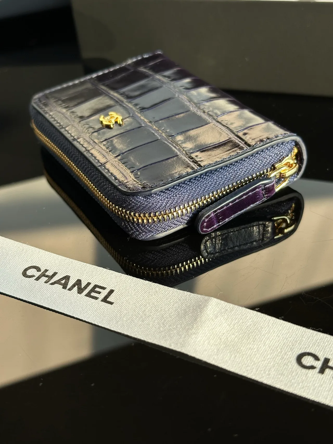 Chanel Glossy Wallet in Purple · view 6
