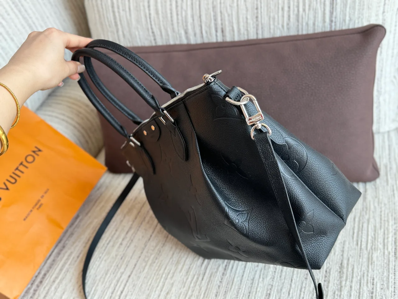 Louis Vuitton Monogram Tote in Black · view 2