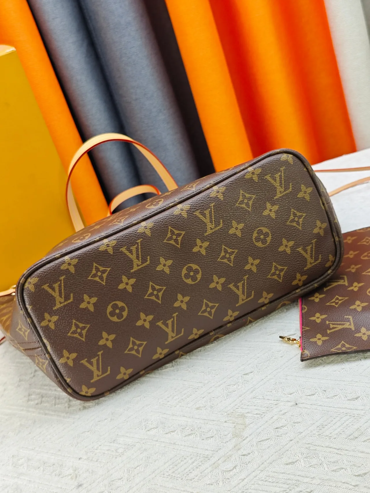 Louis Vuitton Neverfull Clutch in Brown · view 4
