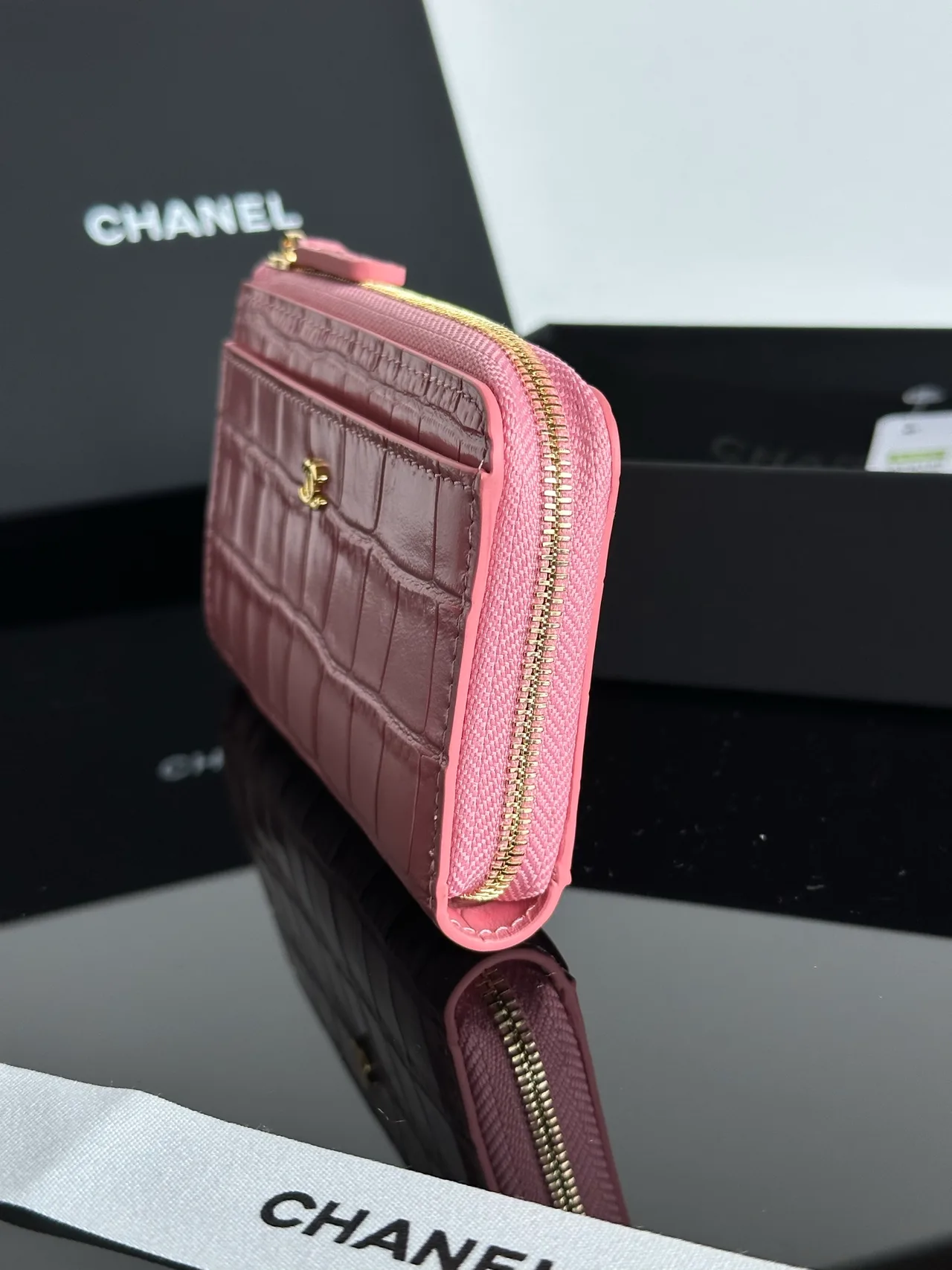 Chanel Glossy Wallet in Pink · view 4