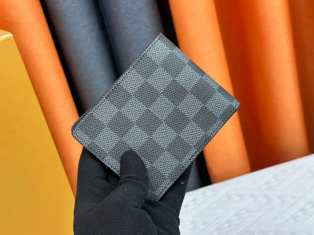 Louis Vuitton Wallet in Grey · view 2