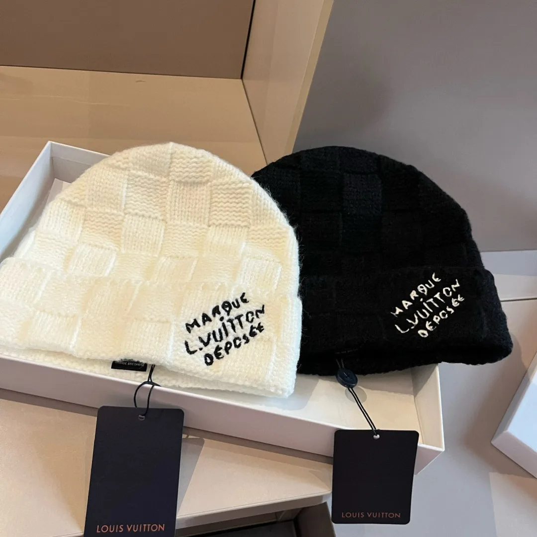 Louis Vuitton Maison Vuitton knit beanie in Cream & Black · view 2