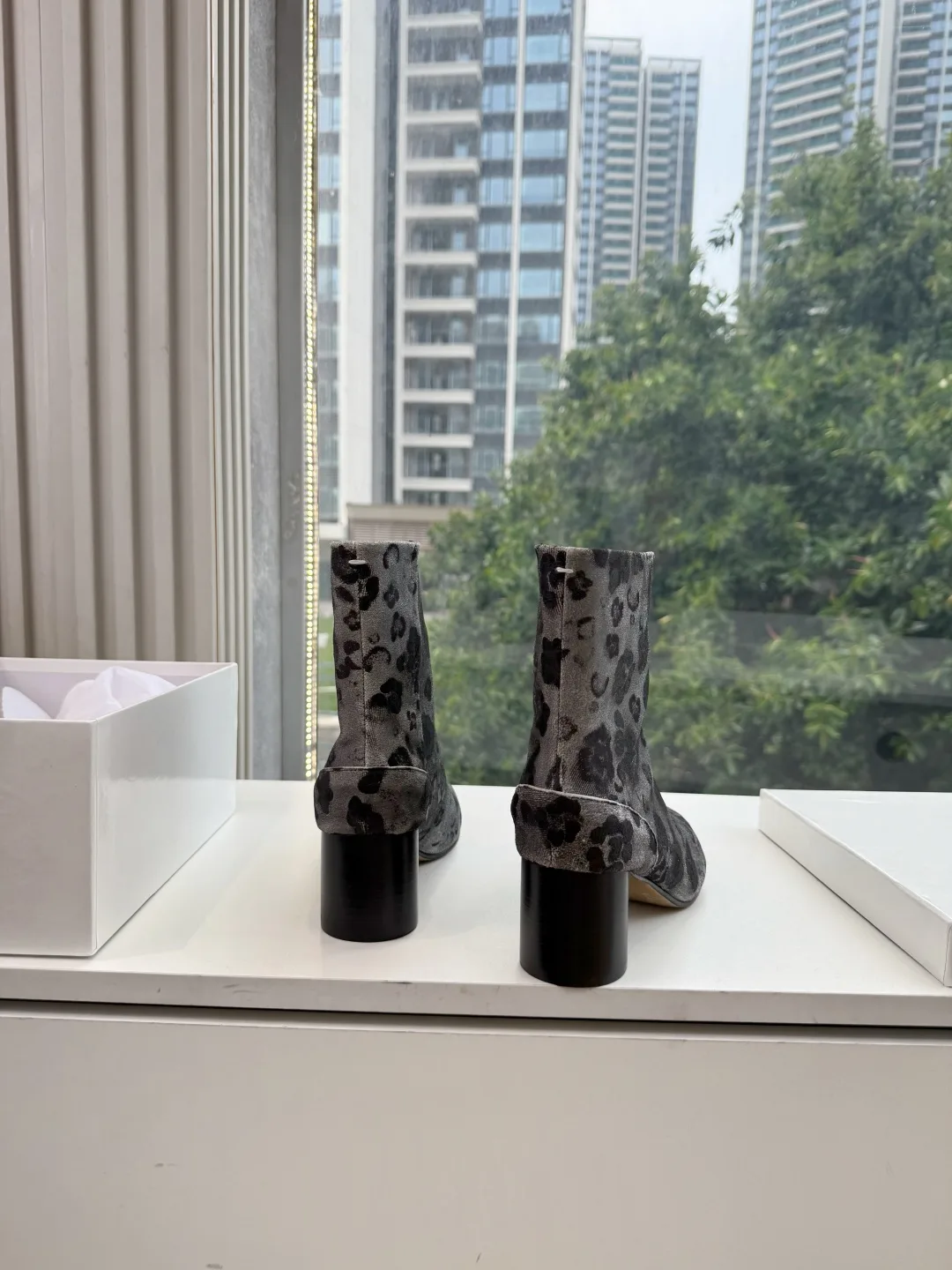 Maison Margiela Cowhide Matte Tabi Ankle Boots in Grey · view 3