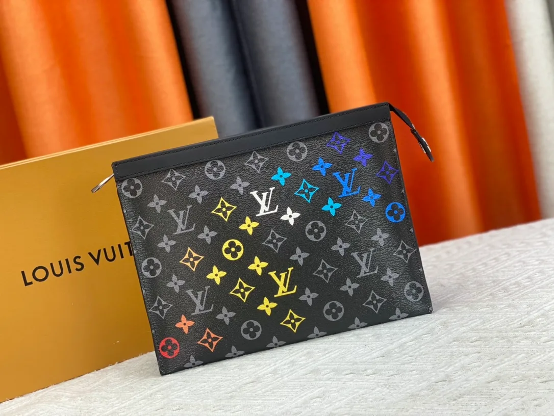 Louis Vuitton Monogram zip clutch in Black · view 1