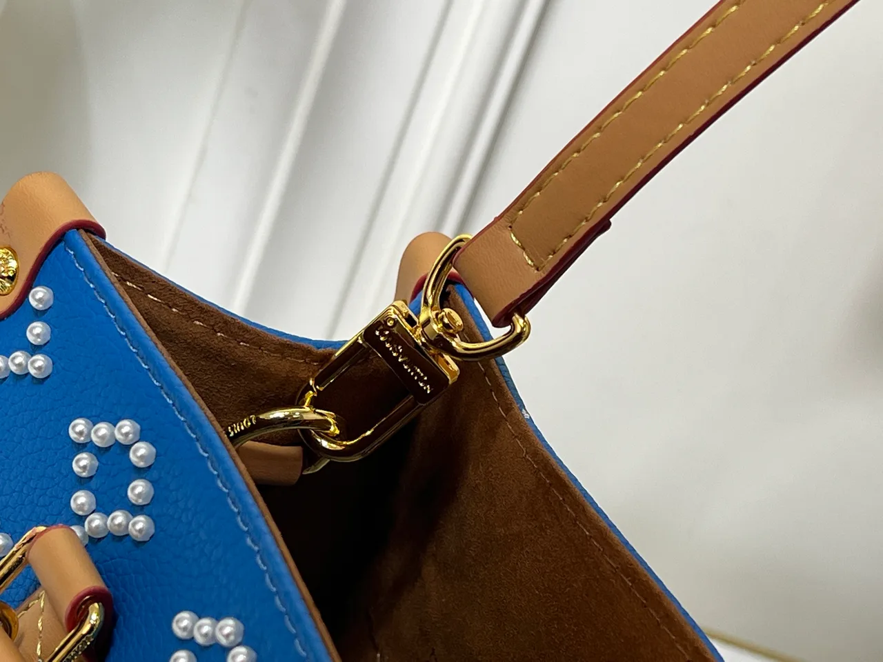 Louis Vuitton Cowhide OnTheGo Tote in Blue · view 7