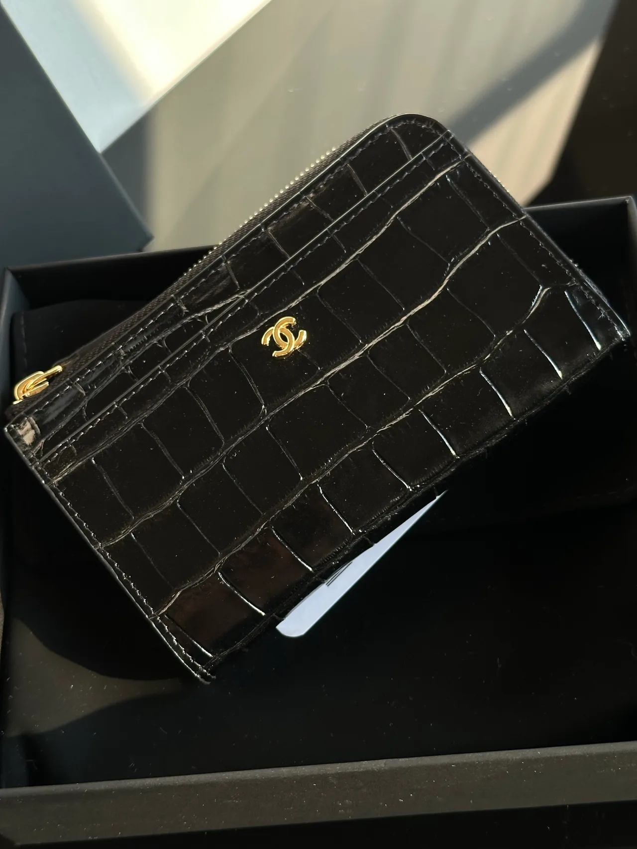 Chanel Glossy Wallet in Black · view 3
