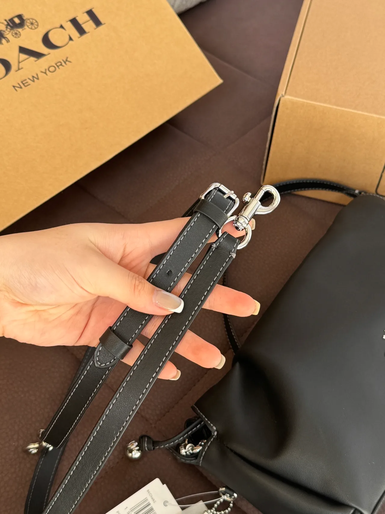 Coach Smooth Ruched shoulder bag in Black · view 6
