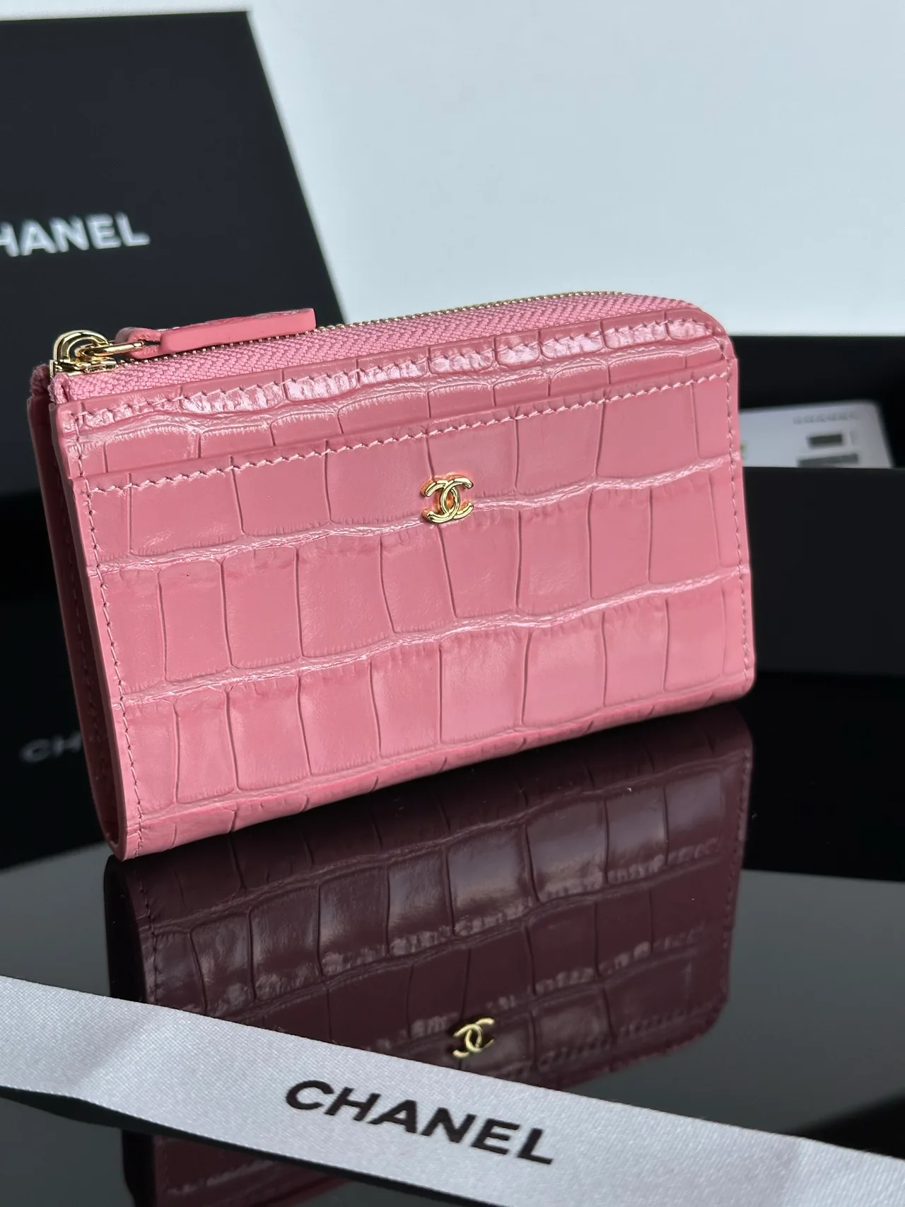 Chanel Glossy Wallet in Pink · view 3