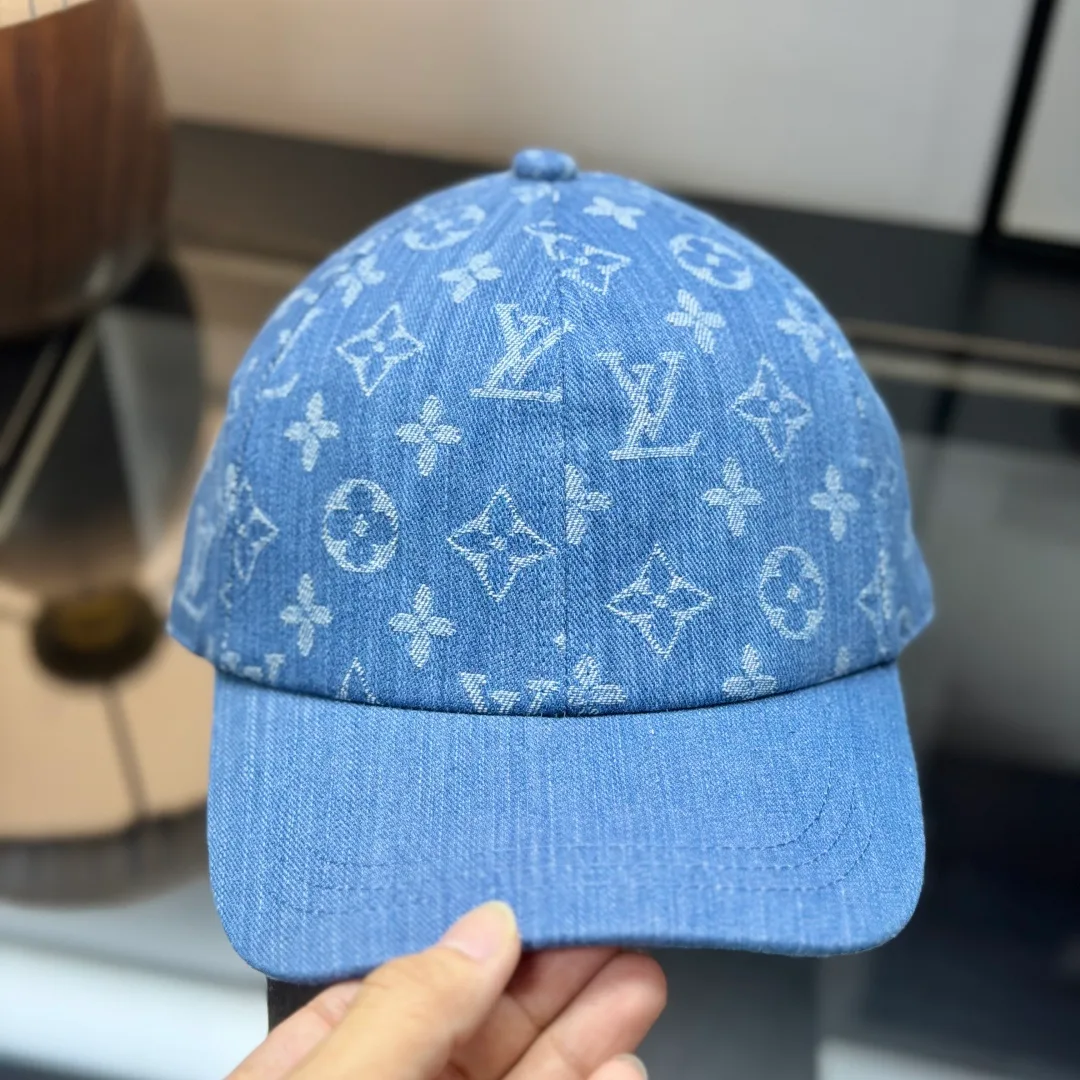 Louis Vuitton Monogram baseball cap in Blue & Green & Black & Pink · view 5