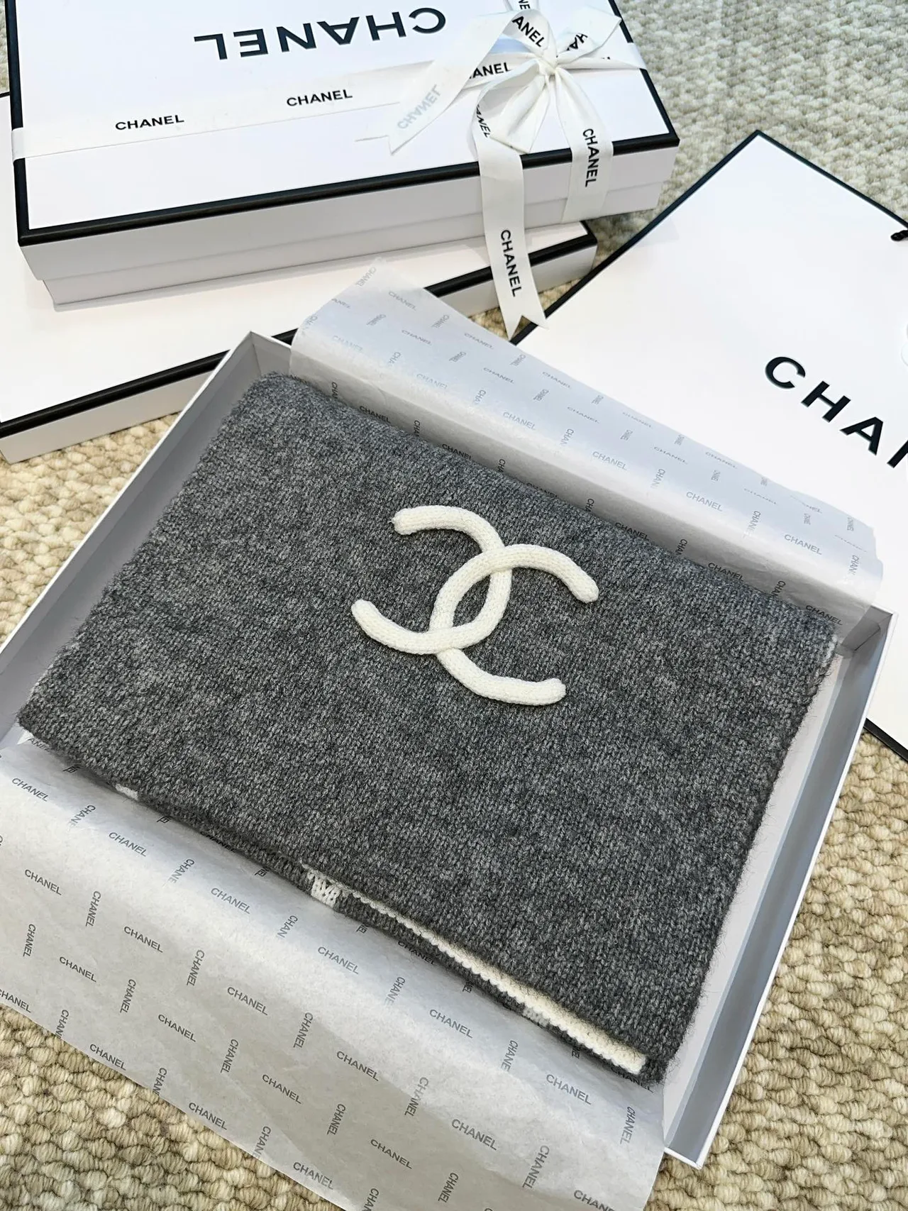 Chanel 54% Cashmere 31% Wool 15% Silk Smooth Scarf in Grey · view 4