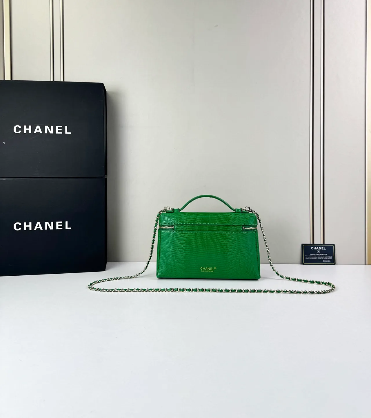 Chanel Cowhide Textured Chain-Strap Vanity Bag in Green · view 2