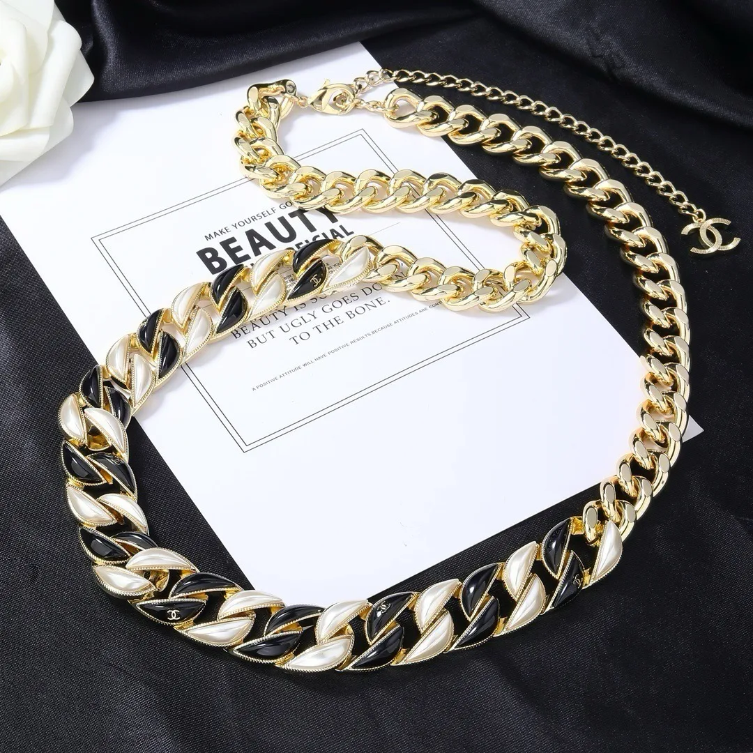 Chanel Glossy Chain Belt in Gold · view 4