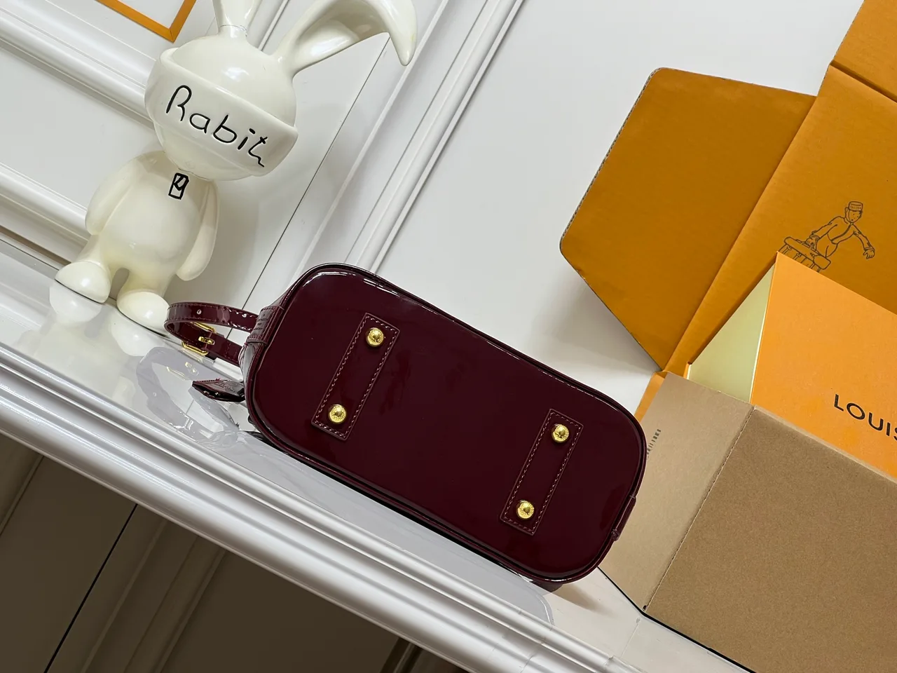 Louis Vuitton Leather Glossy Handbag in Burgundy · view 6