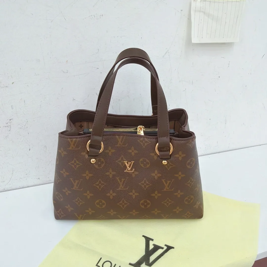 Louis Vuitton Monogram tote in Brown · view 3