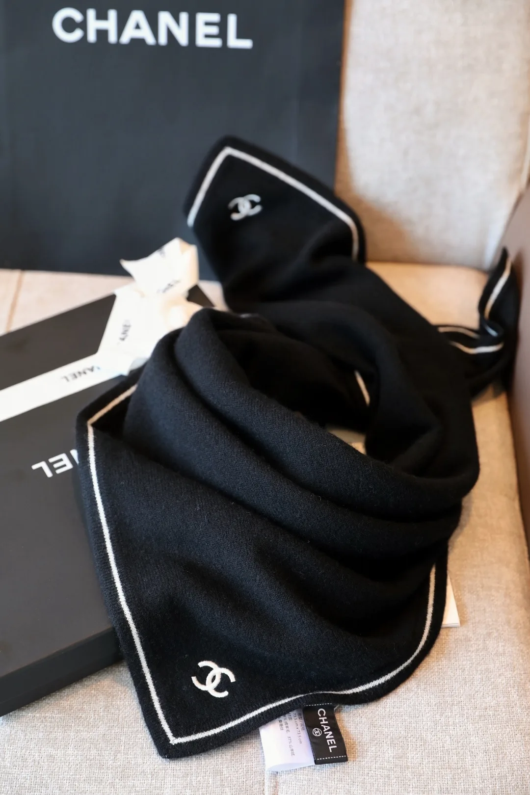 Chanel Wool Cashmere Scarf in Black · view 4