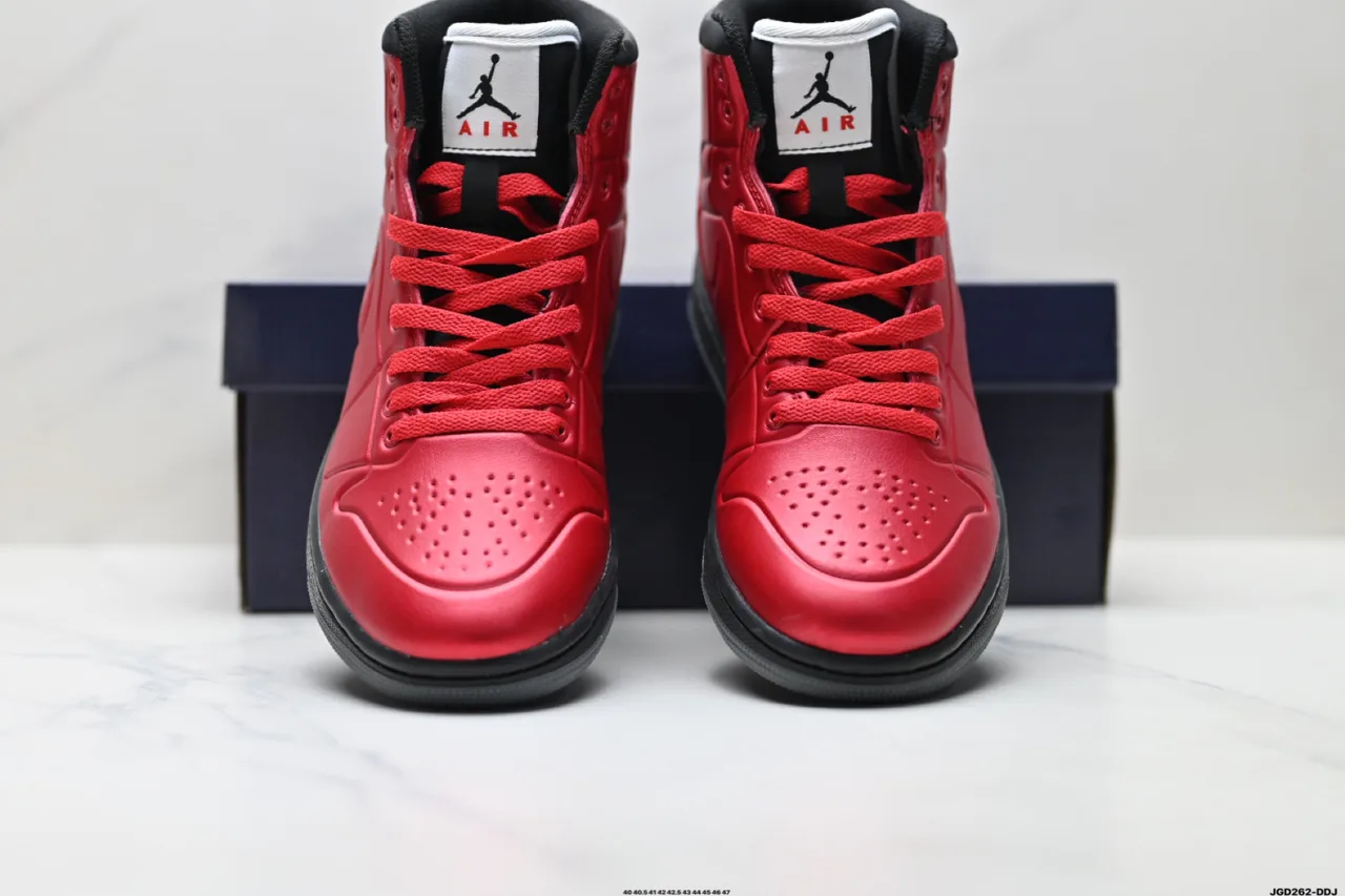 Nike Sneakers in Red · view 4