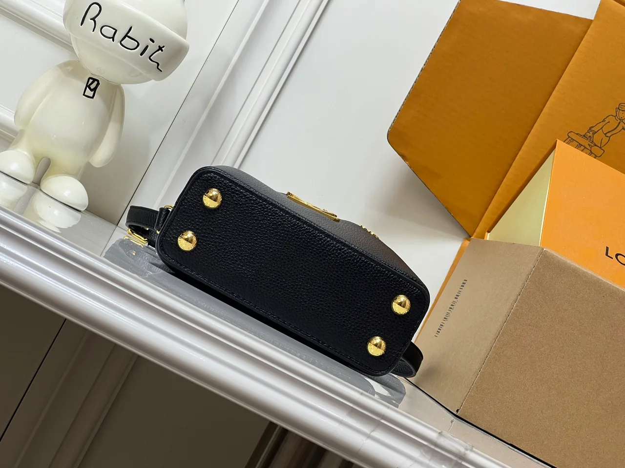 Louis Vuitton Leather Smooth Top-Handle Bag in Black · view 7