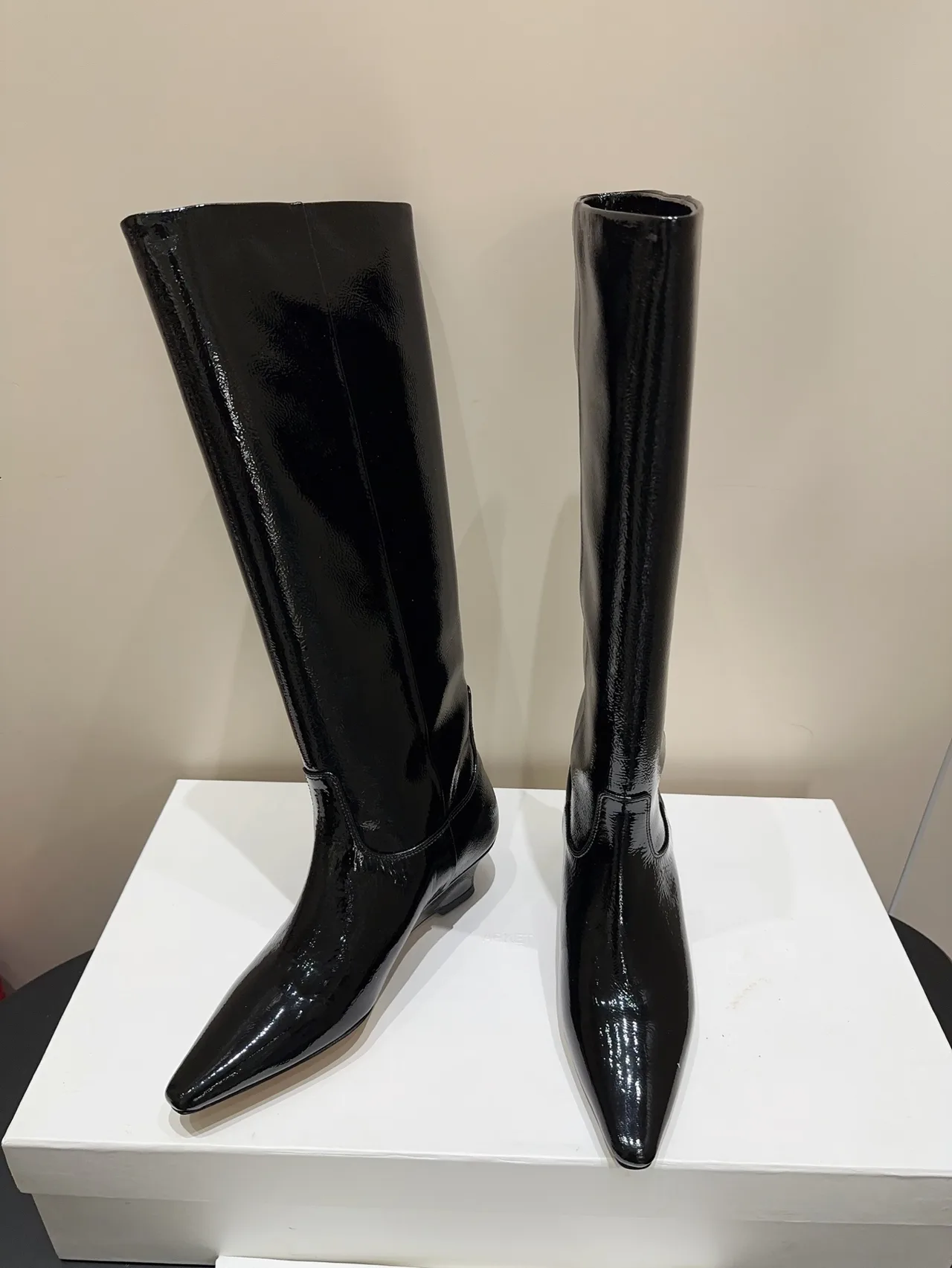 Arket Cowhide Sheepskin Glossy Pointed-Toe Knee-High Boots in Black · view 2