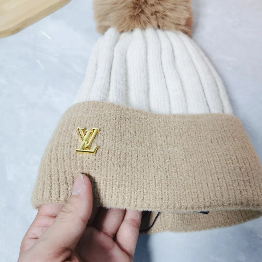 Louis Vuitton Beanie in White · view 1