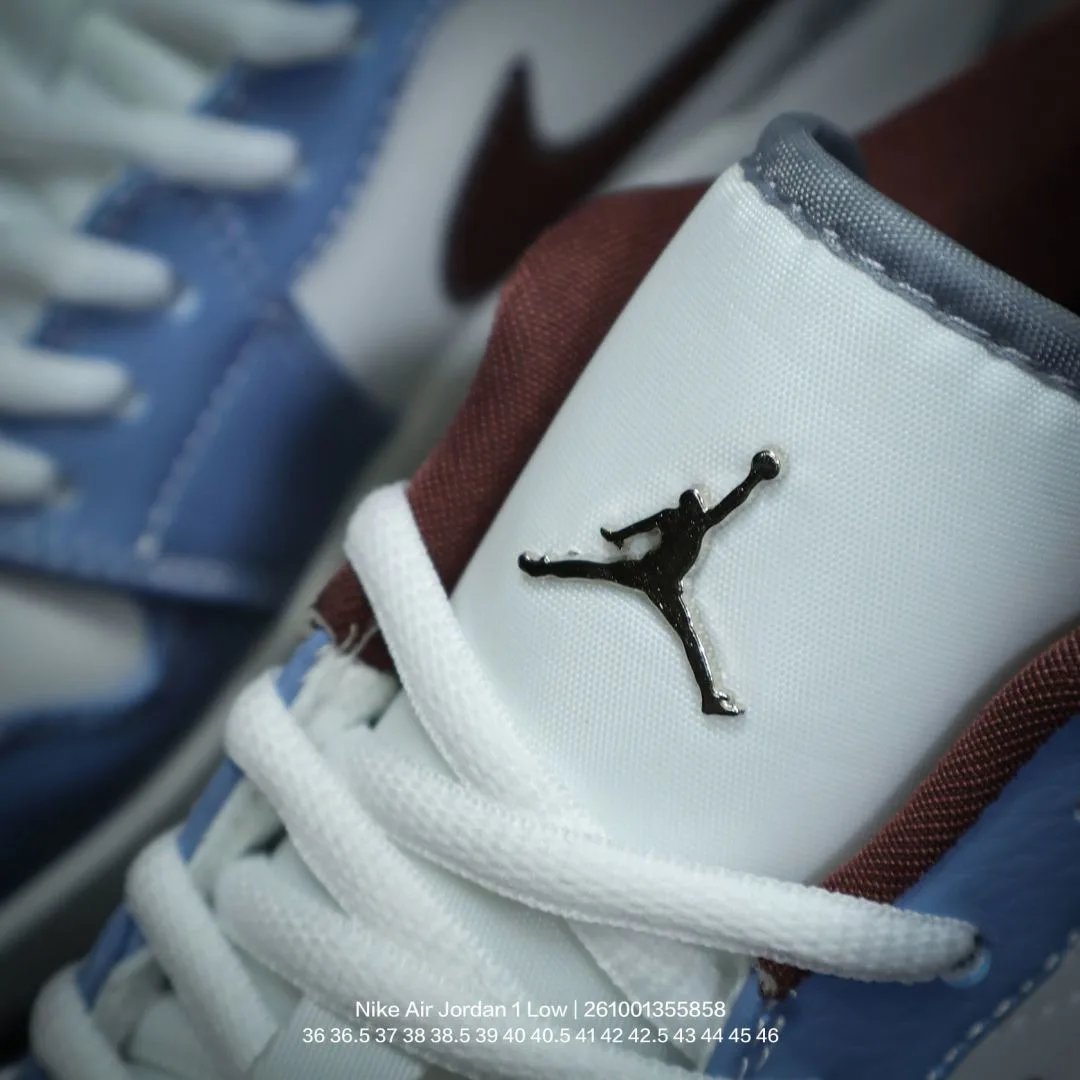 Nike Low-Top Sneakers in Blue · view 8