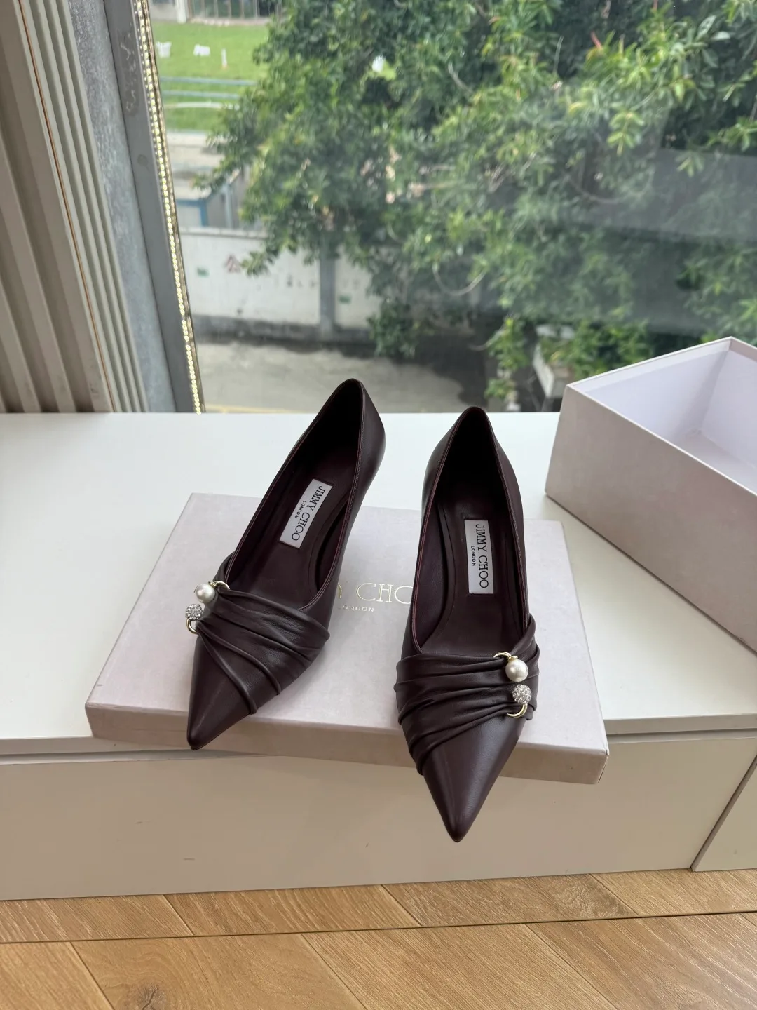Jimmy Choo Pointed-Toe Bow Knotted Pointed Pumps in Brown · view 4