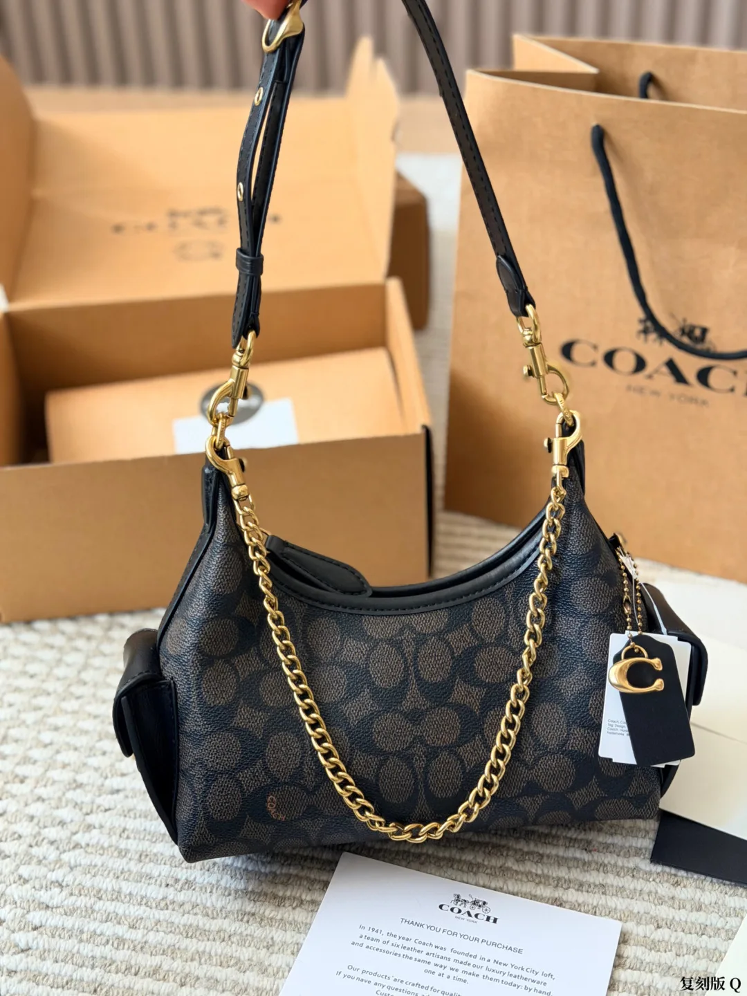 Coach Juliet shoulder bag in Beige / Black / Grey · view 4