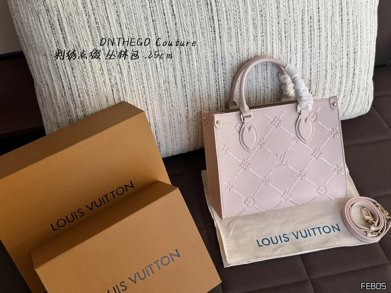 Louis Vuitton OnTheGo Tote in White / Pink · view 2