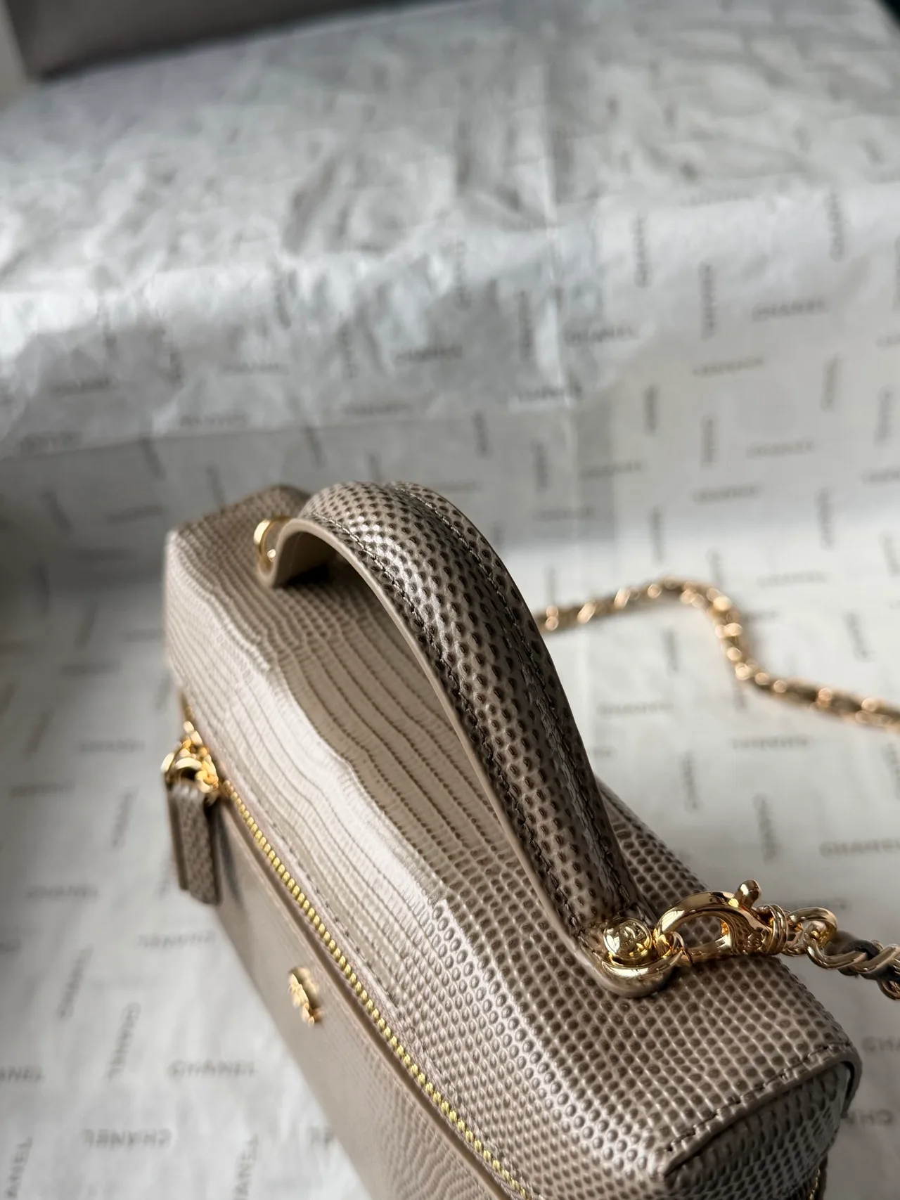 Chanel Cowhide Crossbody Bag in Grey · view 7