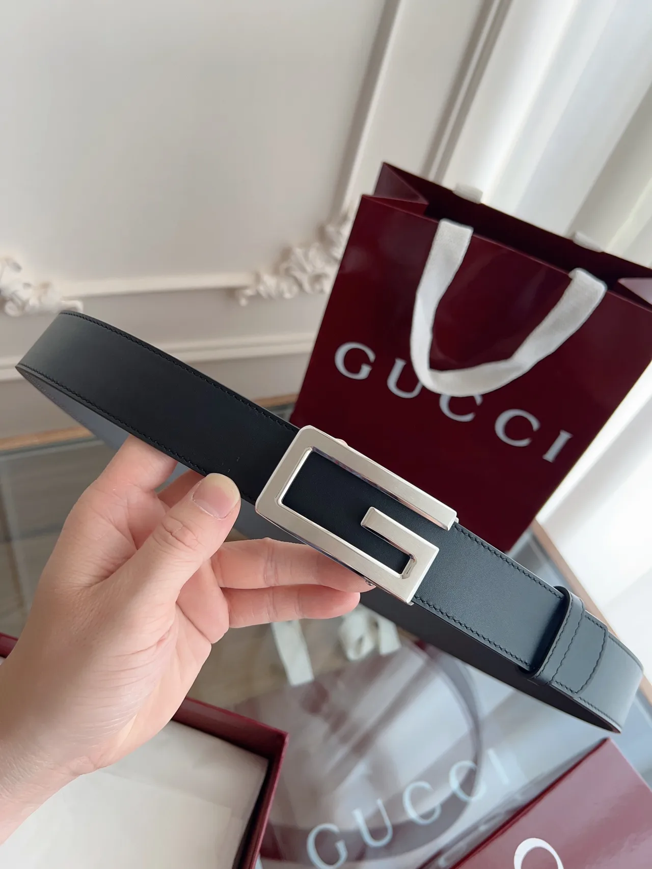 Gucci Cowhide Reversible Automatic Belt in Black · view 4