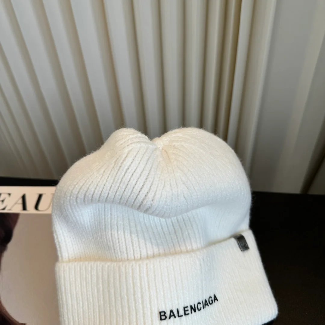 Balenciaga Beanie in White · view 7