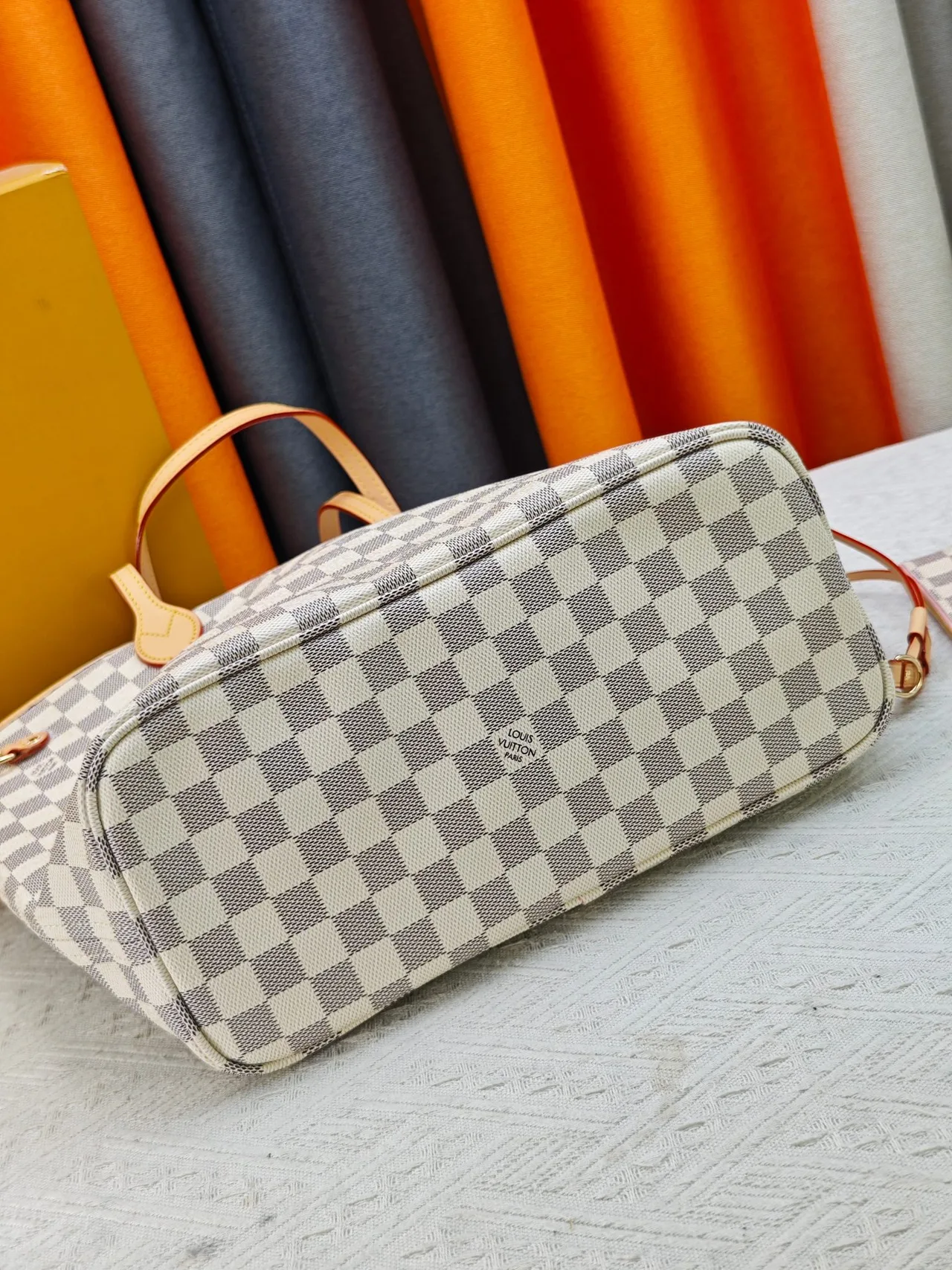 Louis Vuitton Neverfull Clutch in Grey · view 5