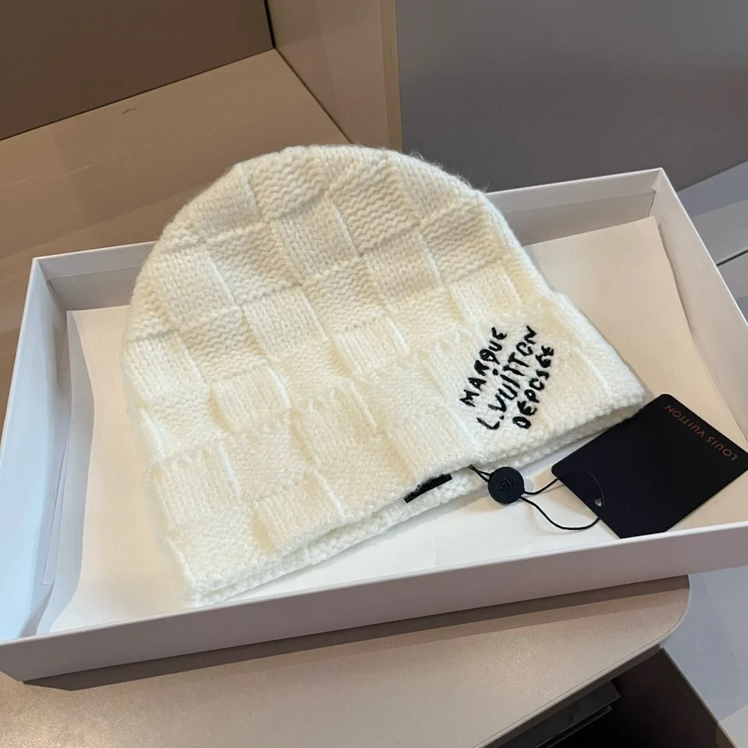 Louis Vuitton Maison Vuitton knit beanie in Cream & Black · view 5