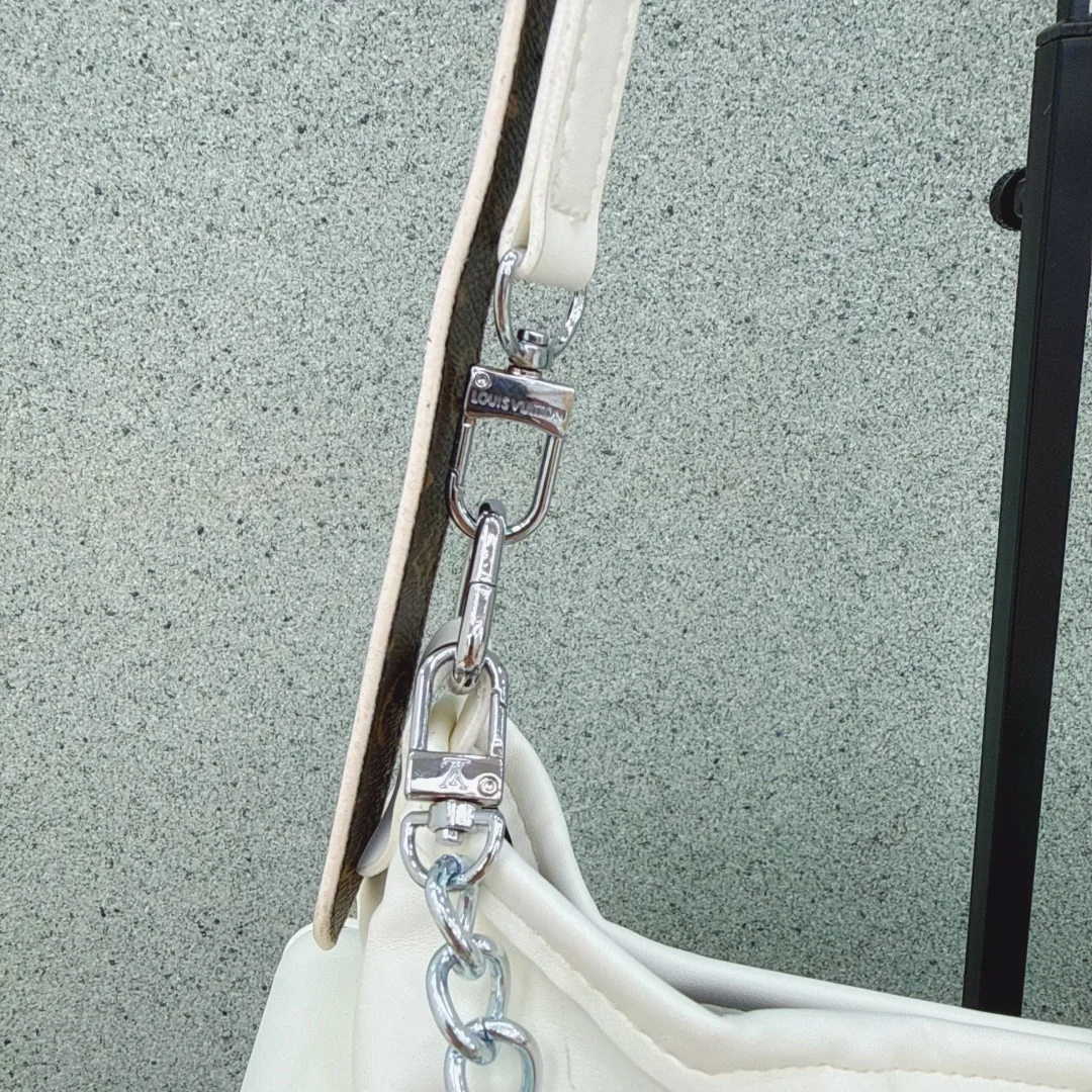 Louis Vuitton 32100 Hobo Bag in White & Blue · view 7