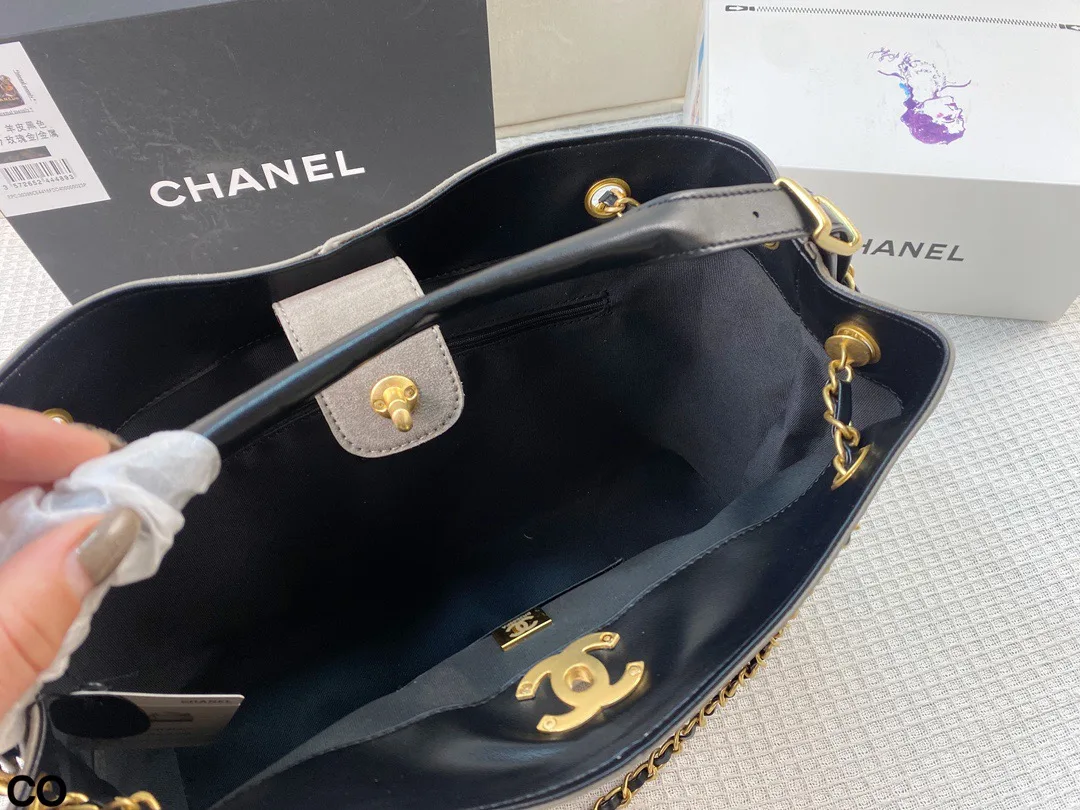 Chanel Cowhide Suede Shoulder Bag in Grey · view 9