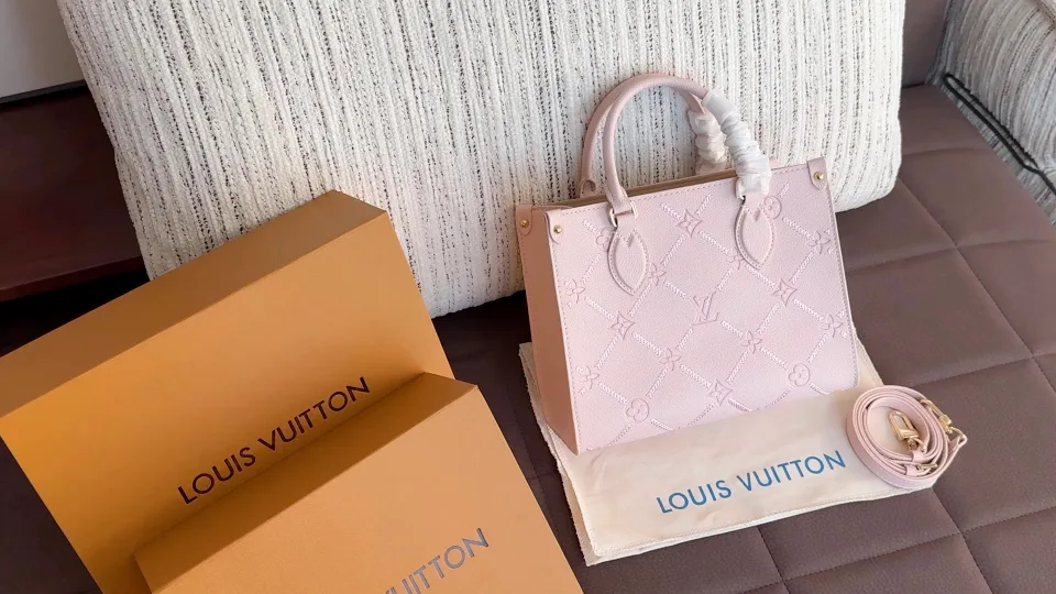 Louis Vuitton OnTheGo Tote in White / Pink · view 5