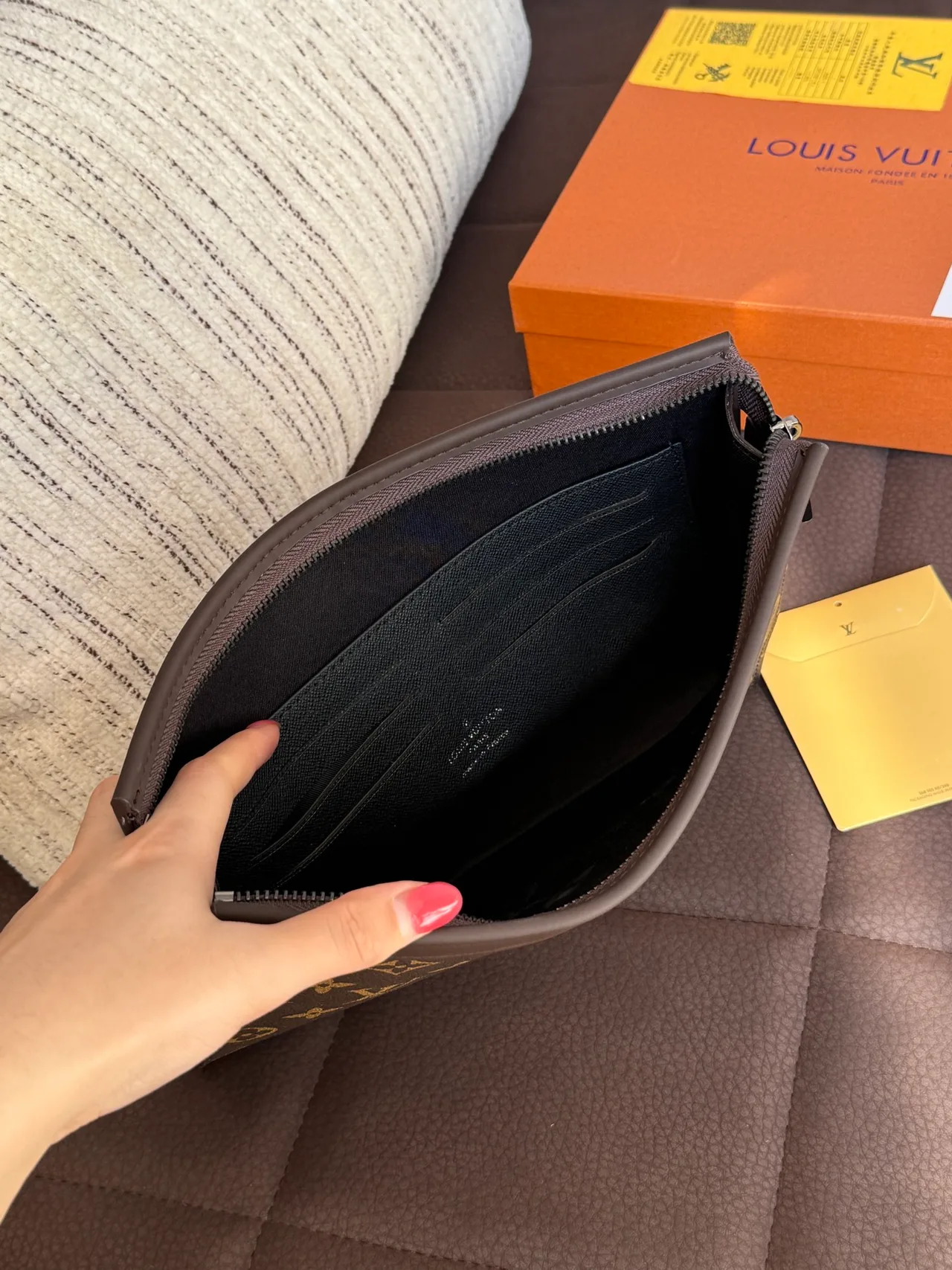 Louis Vuitton Clutch in Brown · view 8