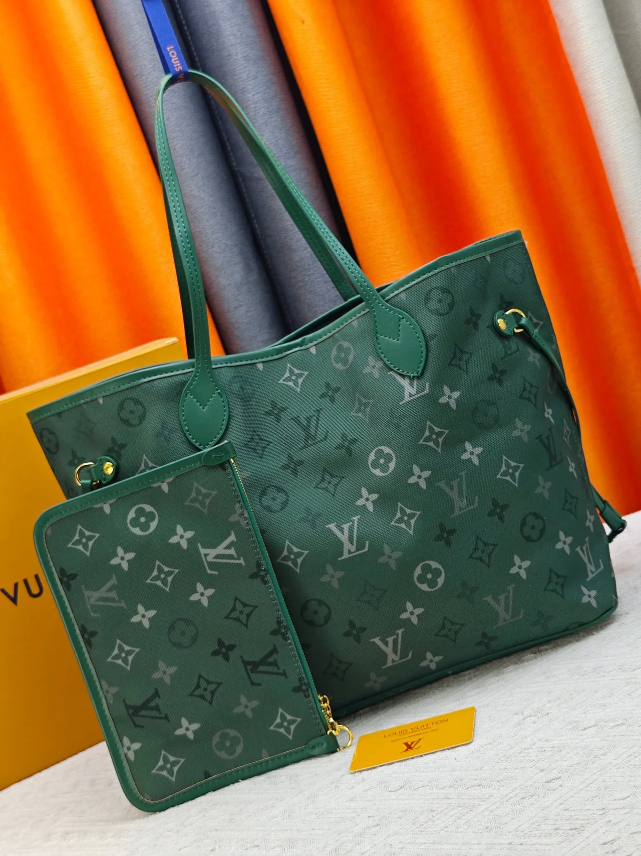 Louis Vuitton Neverfull Tote with Detachable Pouch in Green · view 1