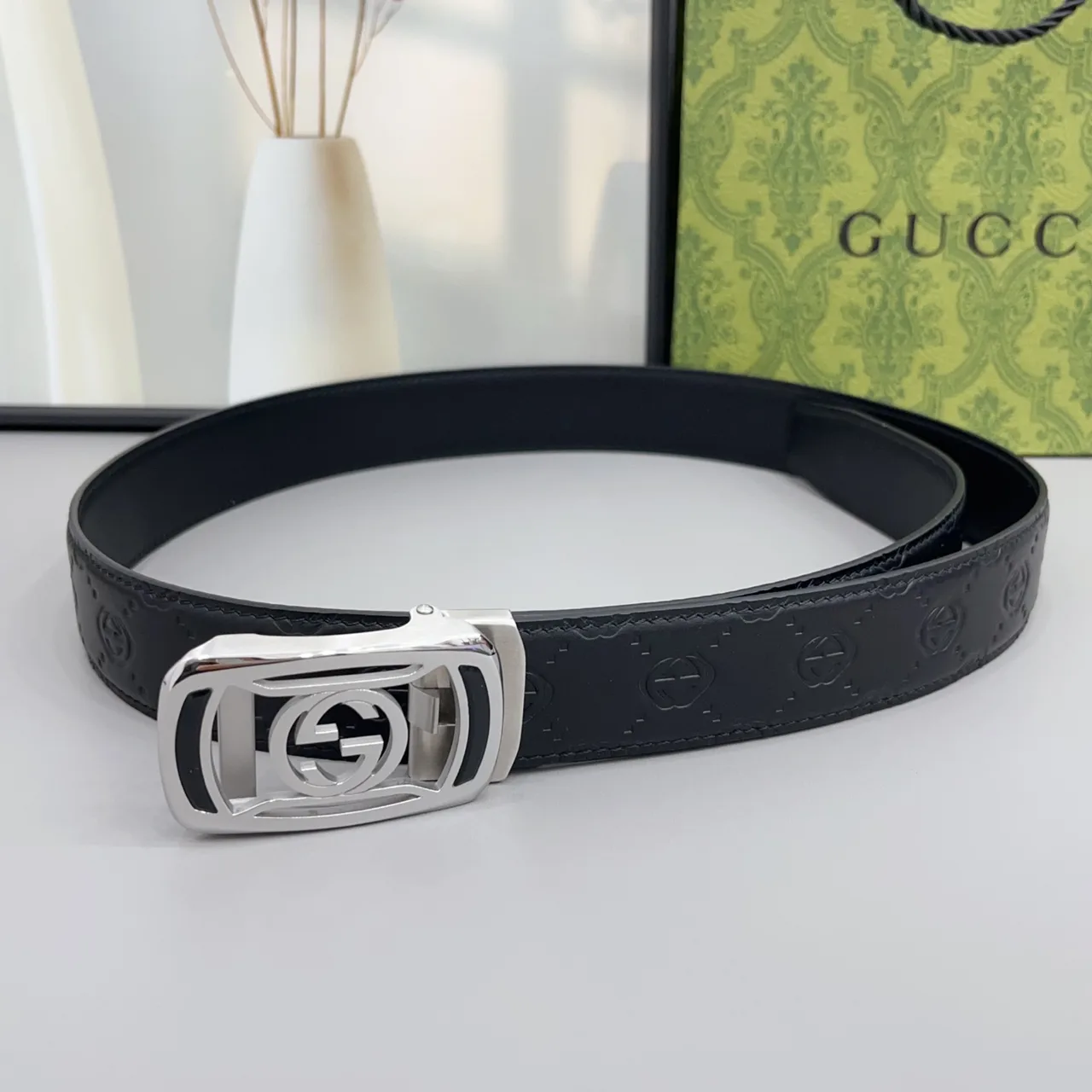Gucci Glossy Belt in Black · view 1