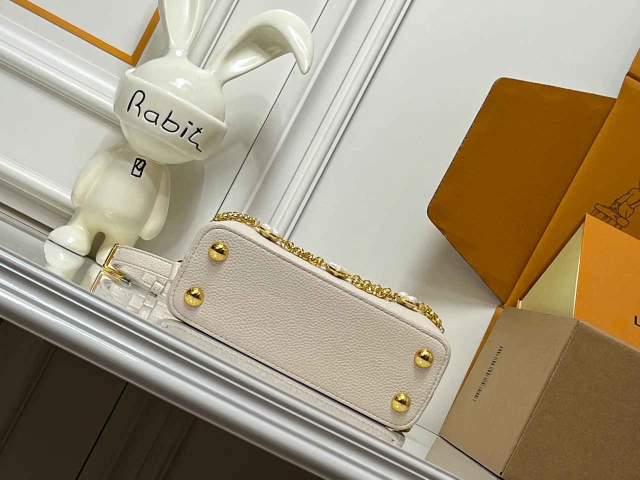 Louis Vuitton Cowhide Smooth Capucines East West Bag in Cream · view 7
