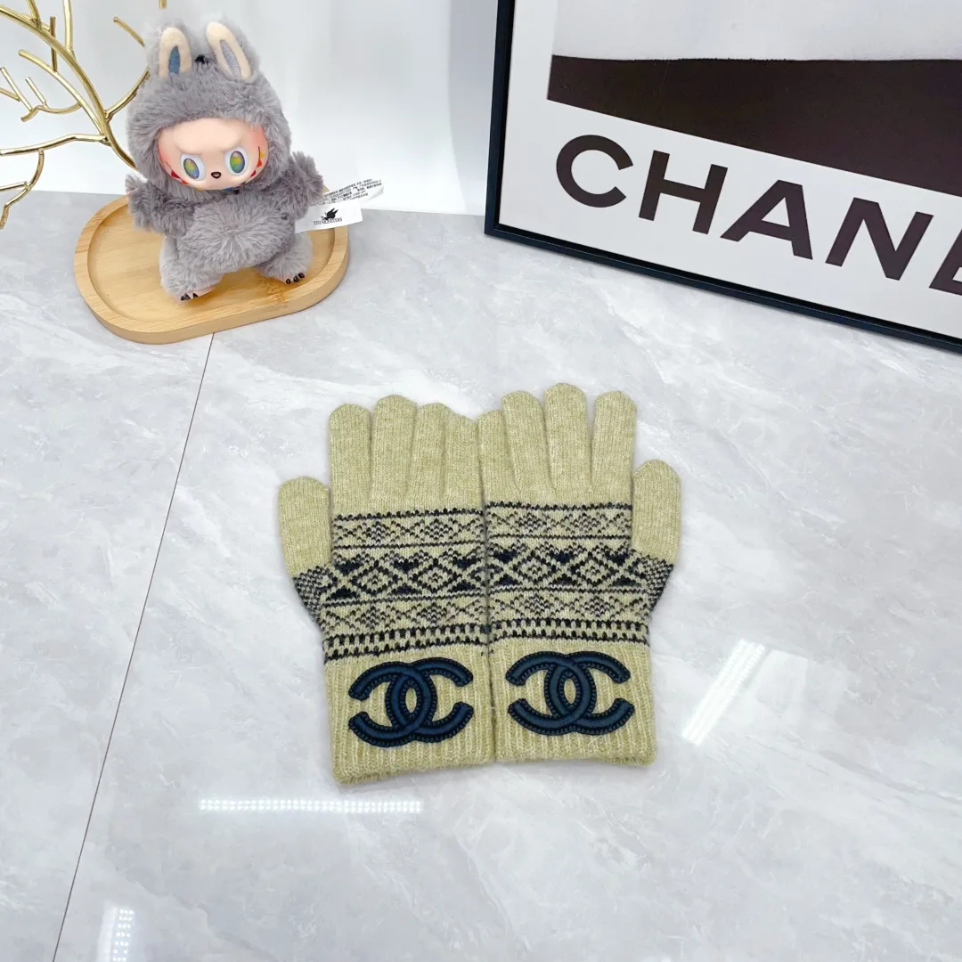 Chanel 50% Wool 50% Acrylic 3-Piece Set (Hat, Scarf & Gloves) in Green · view 7