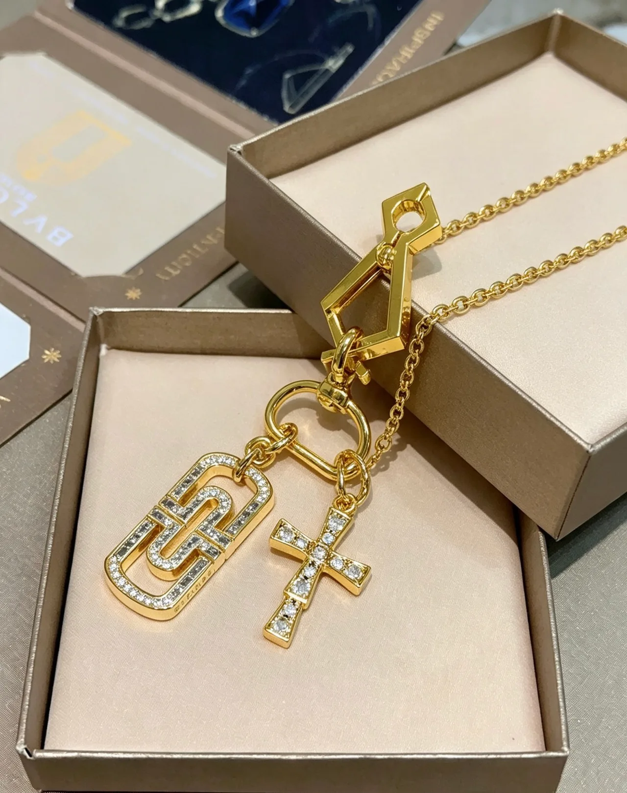 Bvlgari Bag Charm Key Ring in Gold · view 6